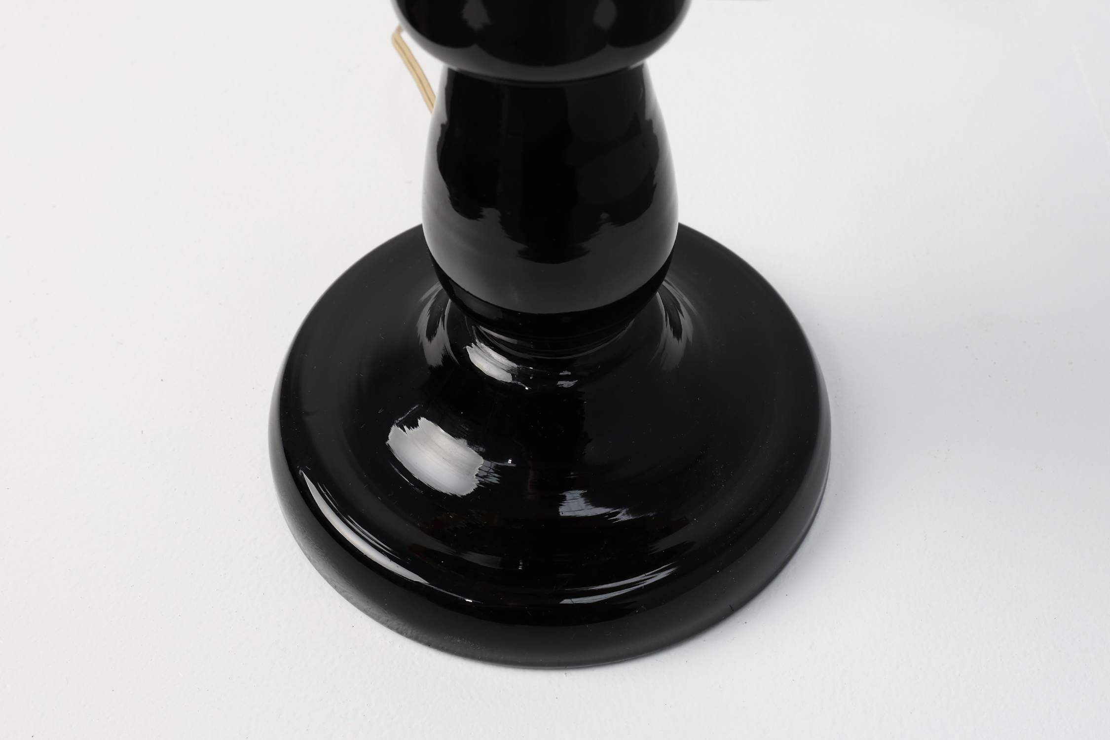 French Art Deco Table Lamp with Multicolored Spatter Glass Shade and Black Glass Base, 1920sthumbnail